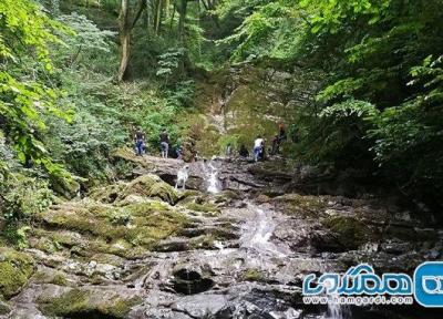 آبشار روخانکول یکی از جاذبه های طبیعی استان گیلان به شمار می رود